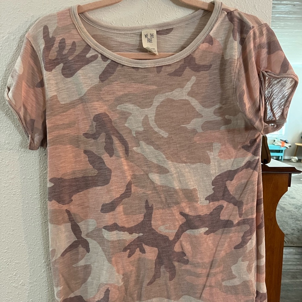 Pink camouflage t shirt from buckle